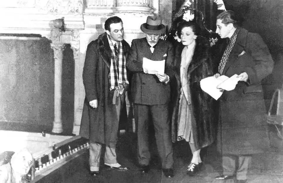 Pirandello durante le prove a teatro