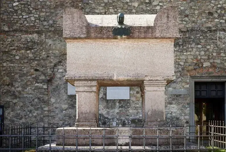 Tomba di Petrarca ad Arquà in provincia di Padova