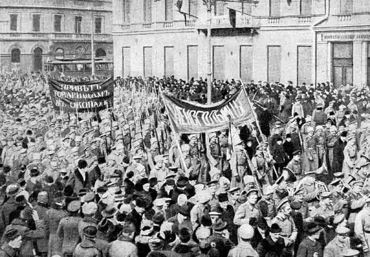 Manifestazione di soldati a Pietrogrado