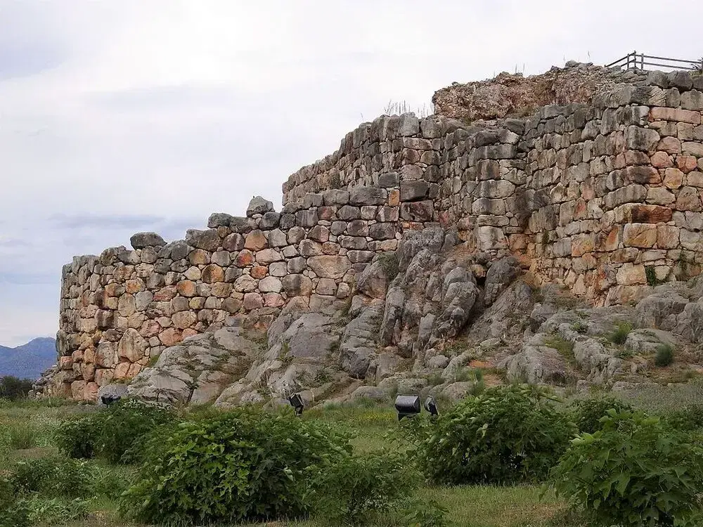 mura-di-tirinto