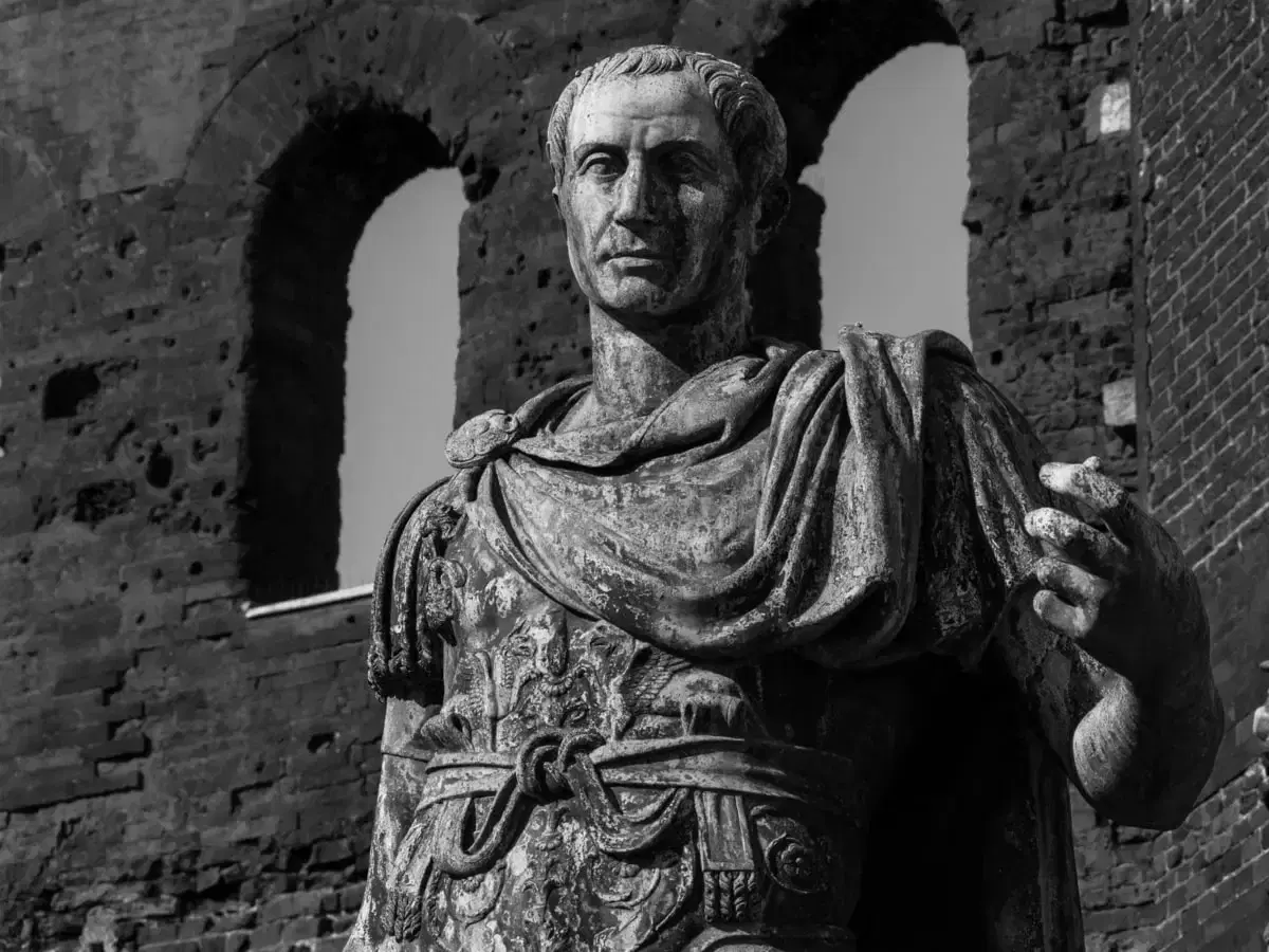 statua-giulio-cesare